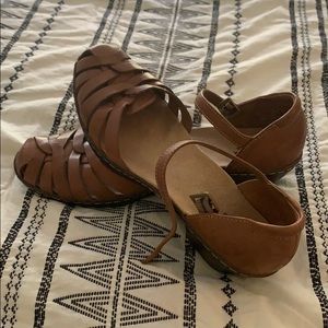Clarks Wendy Land Tan Sandals